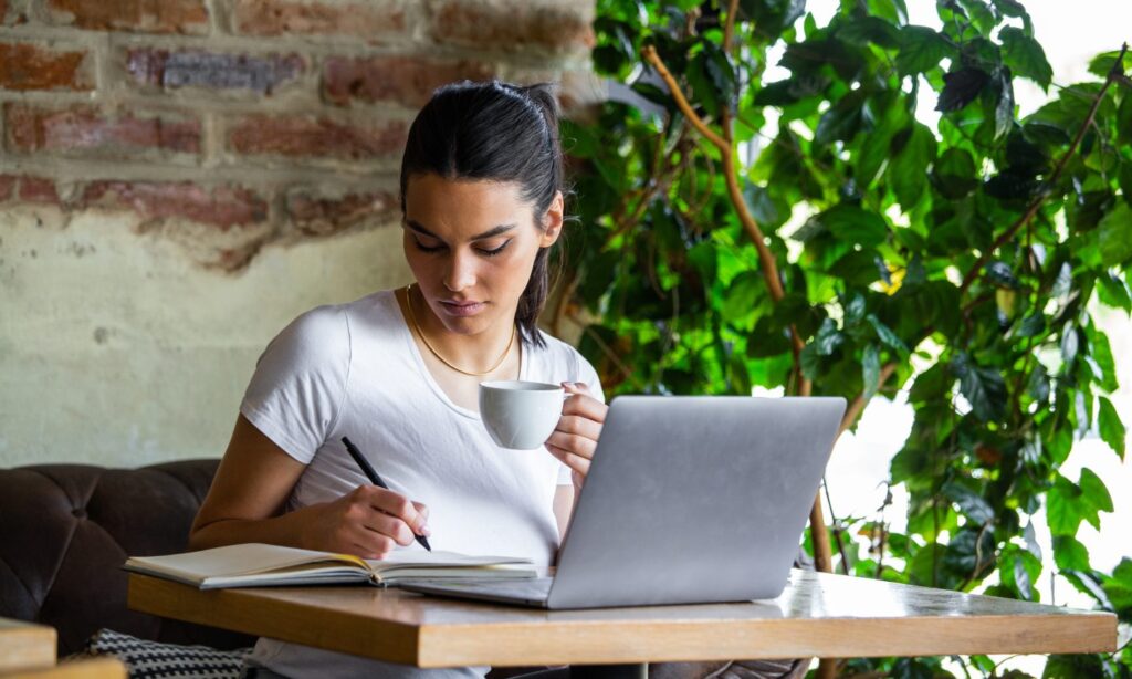I’m 25. Right here’s How I Were given Began Making an investment gettyimages 1159585801 1440x864.jpg