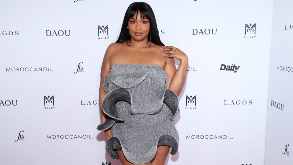Lizzo In the end Sells Beverly Hills House—at a $3.9 Million Loss f36cfc63f2fc604db28efb98ec8a191fw c572913364srd q80.jpg