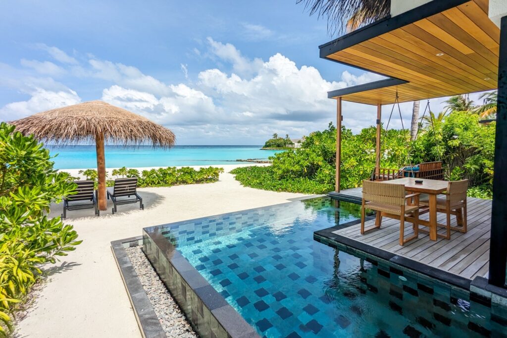 20230714 hilton maldives amingiri resort hilton maldives villa pool 2 kgenter 35.jpg