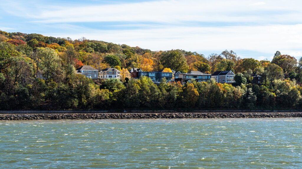 Dobbs Ferry Lures Weary Manhattanites With Village Charms 9d025f13f7cbecd8a8e488436d234101w c2904204034srd q80.jpg