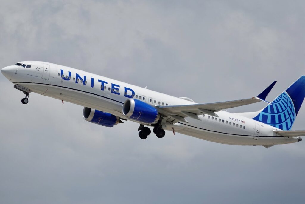 United to start US-Venezuela flights after just about 10 years lax planes202.jpg