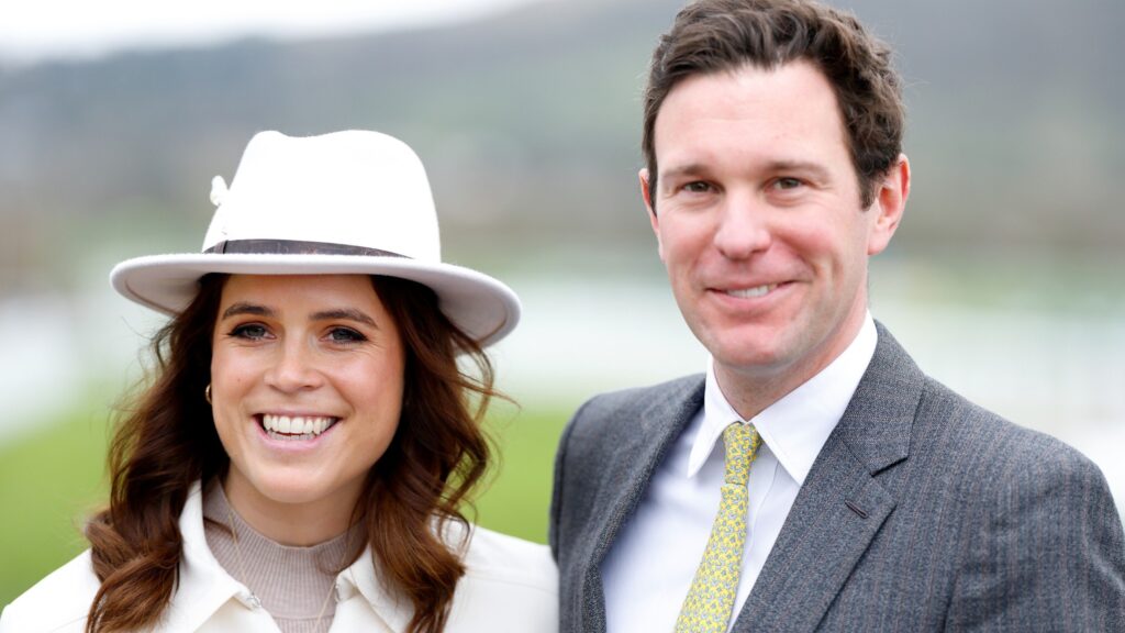 Inside of Princess Eugenie's Very Old fashioned Kensington Palace Cottage be6bf81489934127e9836fde6707ef88w c153035145srd q80.jpg