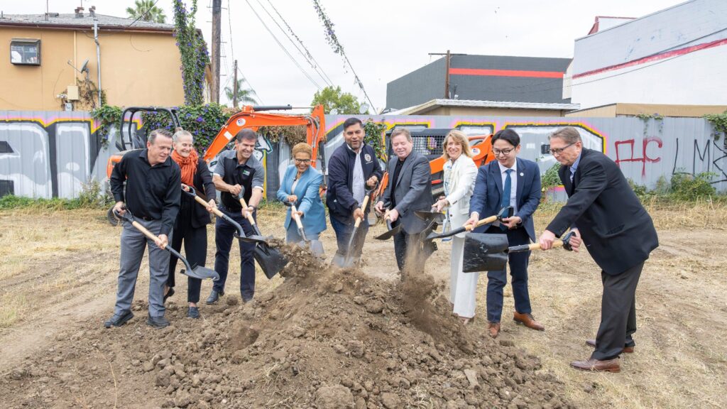 L.A. Breaks Flooring on 1,200 Tiny Properties To Deal with Homelessness e89379aaa1909b525fd93b7c1c8f32a4w c752814475srd q80.jpg