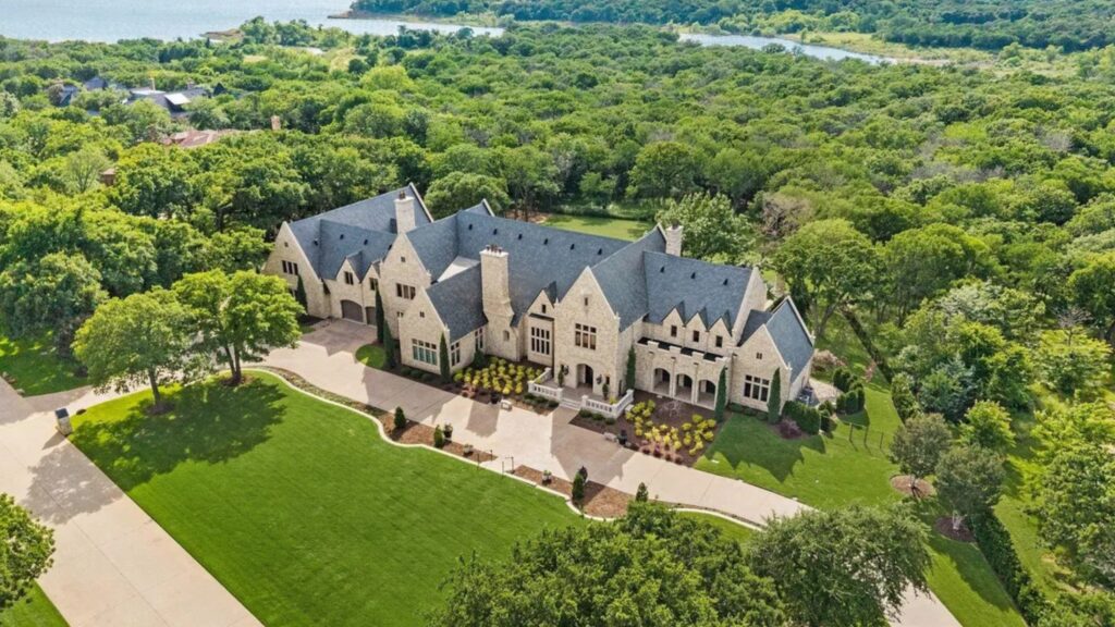 $7 Million Dallas Fort Provides the Probability To Are living Like a Trendy-Day Royal f95fe5f4e79627f03f6251a8075e0fb3w c2293174045srd q80.jpg