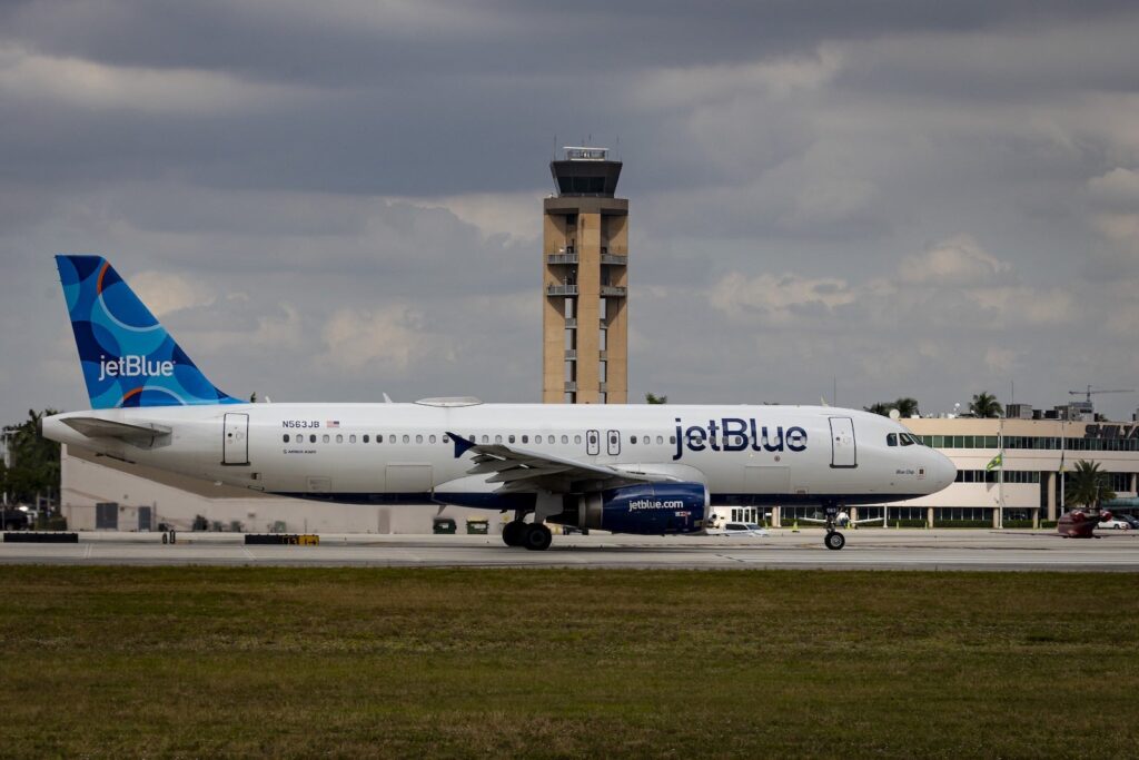 JetBlue confirms course cuts as airline specializes in Fortress Lauderdale jetblue fll.jpg