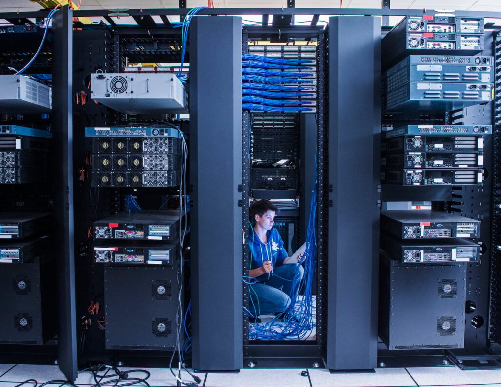 urlhttps3a2f2fg.foolcdn.com2feditorial2fimages2f8679682fperson works in data center.jpgw1 .jpeg