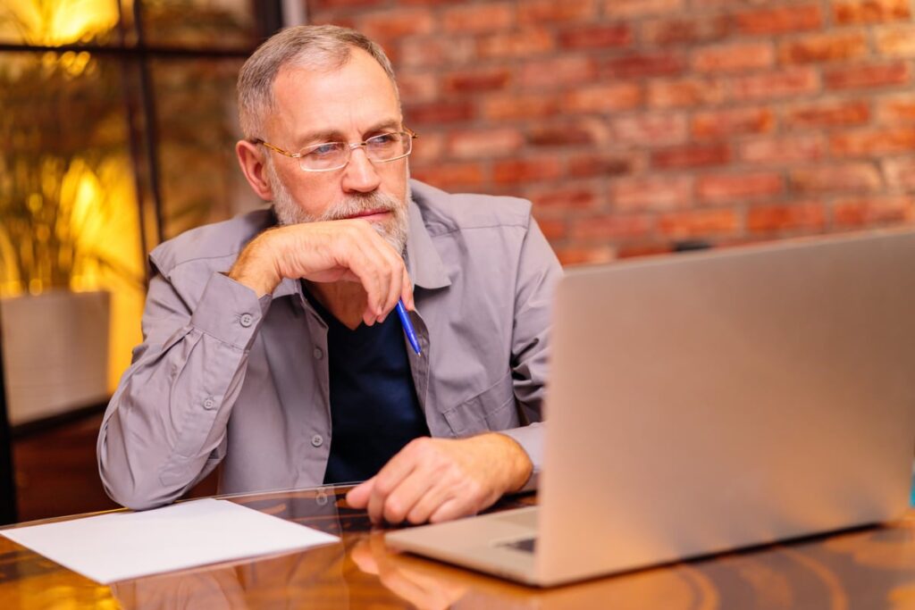 urlhttps3a2f2fg.foolcdn.com2feditorial2fimages2f8698422fserious person staring at laptop ho.jpeg