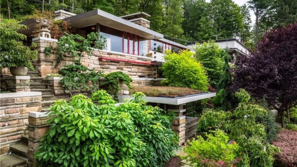Modernist Compound With Ties to Frank Lloyd Wright Lists for $2.8 Million 72521543b05bace18c5169d27eb52d25w c3013272536srd q80.jpg