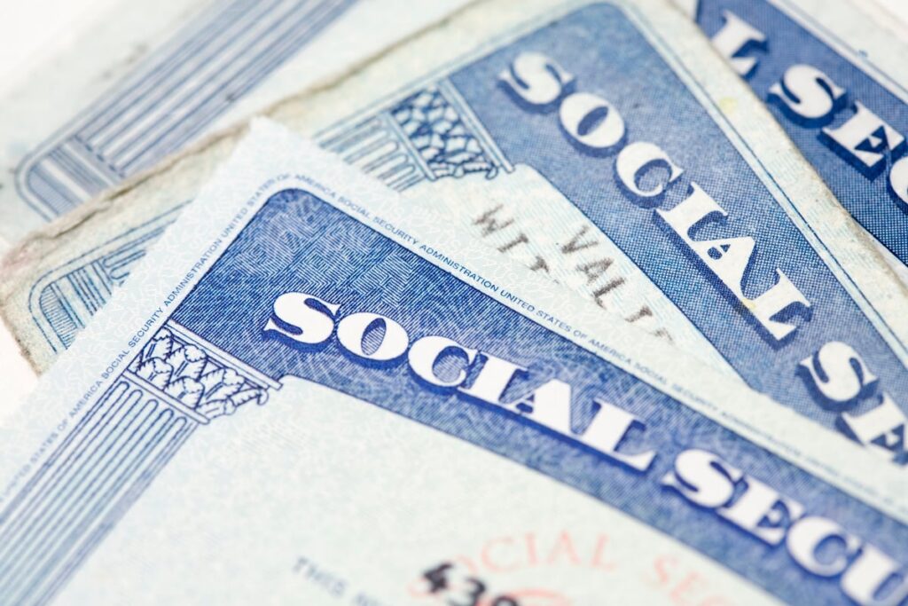 urlhttps3a2f2fg.foolcdn.com2feditorial2fimages2f8722042fsocial security cards 1 gettyimages.jpeg